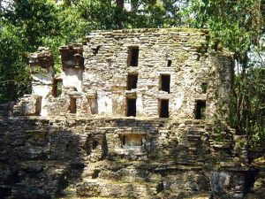Chiapas--Yaxchilan--Archeological-zone--Building-6--Red-Tem.jpg