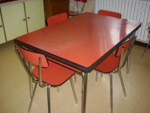 table-rouge.jpg
