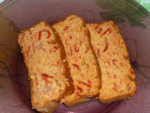 Cake-saumon-fume-et-poivrons-rouges.JPG