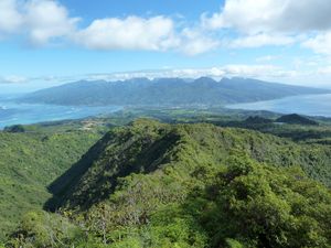 Tahiti-8 juin 2012-mont Atara-vue isthme