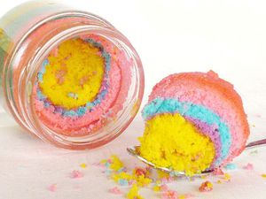 gateau-arc-en-ciel-cuit-dans-un-pot-rainbow-cake-in-a-jar--