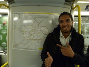 Premier échange avec Elvin dans le U-Bahn