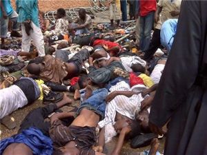 http://img.over-blog.com/300x225/2/07/96/21/Images1/Massacre-perp-tr--par-l-arm-e-guin-enne.jpg