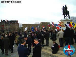 devantlastatue.jpg