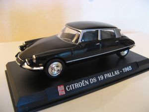 Citroen DS 19 Pallas 1965 Autoplus Hachette n1