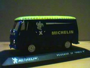 Michelin-Peugeot-J7-1965-Revue-18-11-95.jpg