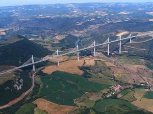 Fr.Pont-Millau-Viaduc-de-Millau-12-.jpg