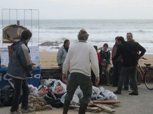 bbb184rr BlogED Mars 2013 gros déchet plage