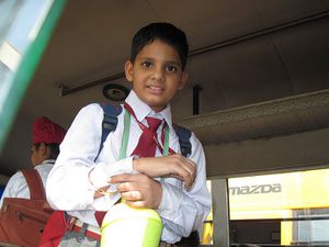 ELEVE DANS UN DES BUS DE L ECOLE