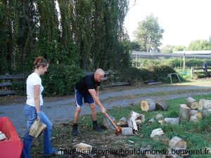 z632 Sebastian et Isabelle coupe du bois
