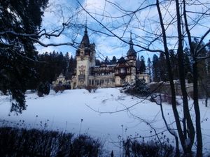 b Le sublime château de Peles