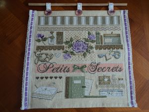 MLF-Petits-secrets.-Toile-aida-pailletee-ecru--1600x1200.JPG