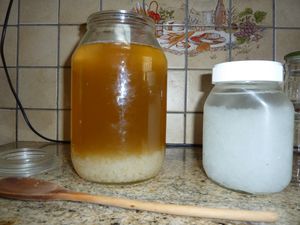 A-gauche-Preparation-au-sucre-roux-pret-a-filtrer.JPG