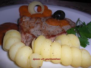pavé de thon à la crème de tomates aux olives C8233.jpg