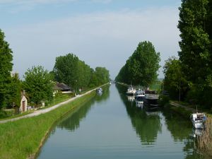 St-Jean-de-Losne-canal.JPG