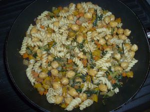 poelee-legumes-pois-chiches-pates.JPG