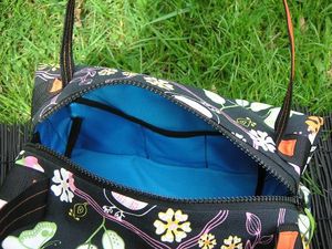 Zoom intérieur bleu imperméable poches sac mary poppin's