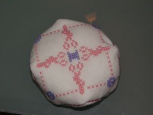 Biscornu couture 3 par Anne