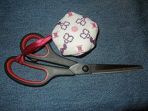 Biscornu-ciseau-par-Florie2.jpg