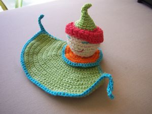 Doudou lutin au crochet Ghjuvani