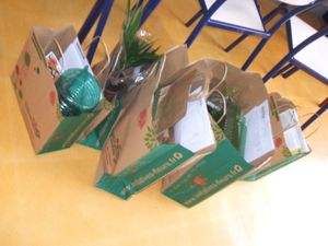 2013_4-avril_Vente-de-fleurs_17.JPG