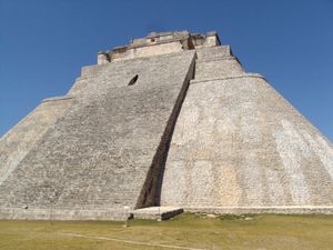 Route mayas uxmal pyramide