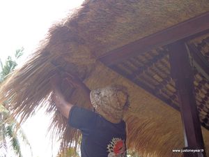 14-Bali 3 Fabrication d'un toit de chaume de riz (18)