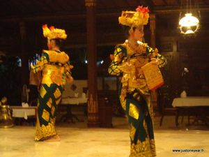 10-RC.Bali Taman ,réception des dons Mamy et RC.NSL 001 (1