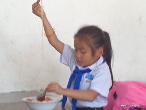 Vientiane,Janvier 2014, déjeuner à l'école (6)