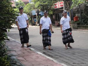 Nyepi,rues vides et leurs gardiens,Ubud,Bali,Mars 2013