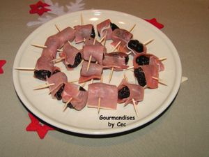brochettes pruneaux jambon cru
