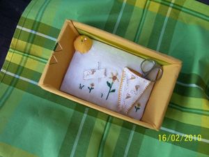 plateau-brodeuse-abeilles-005.jpg