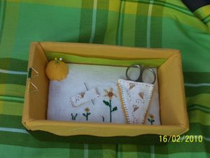 plateau-brodeuse-abeilles-001.jpg