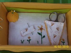 plateau-brodeuse-abeilles-002.jpg