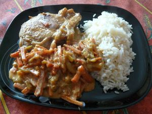 Cotes-de-veau-aux-petits-legumes-et-au-lait-de-coco_640x4.jpg