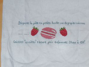 Etape3-du-SAL-macaron-a-la-framboise.JPG