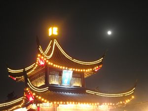 Temple-de-Confucius-sous-la-lune-a-Nankin.JPG