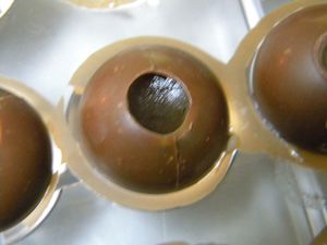 Chardon Liqueur Kirsch, chocolat fin de Lyon, Recette authentique à base de  croûte de sucre fabriquée selon la technique dite « à l'amidon » et  réalisée à partir d'alcools issus exclusivement de