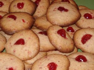 Les-cookies-noix-de-coco-et-cerises-confites-6.jpg