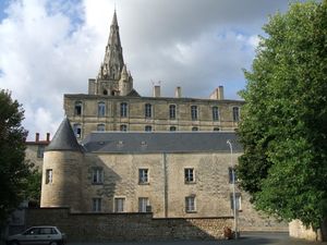 Saint-Maixent-l-Ecole l-ABBATIALE