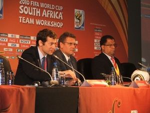 La FIFA a mené une conférence de presse très défensive - Pierrick Lieben 2010 Conférence de presse de la FIFA