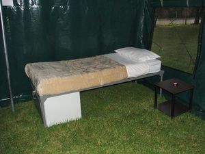 Un lit dans la tente - Pierrick Lieben 2010 Un-lit-dans-la-tente-copie-1.jpg