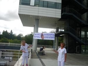 Rassemblement-devant-l-hopital-de-Mantes-15JPG.JPG