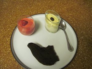 Mousse de framboise, parfait glacé moka, gateau chocolat