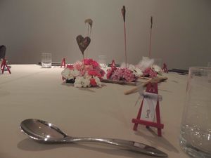 décoration florale de la salle pour un mariage