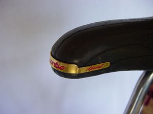 R bec de selle...