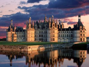 chateau_de_chambord_castle_loire_valley_france.jpg