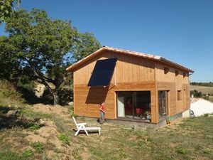 Panneaux solaires Vaillant en façade SUD Panneaux solaires Vaillant en façade SUD