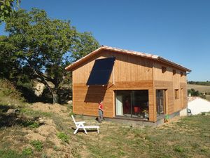 Panneaux solaires Vaillant en façade SUD