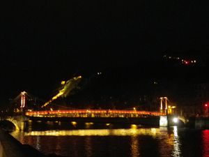 Pont et remparts de Lyon illuminés